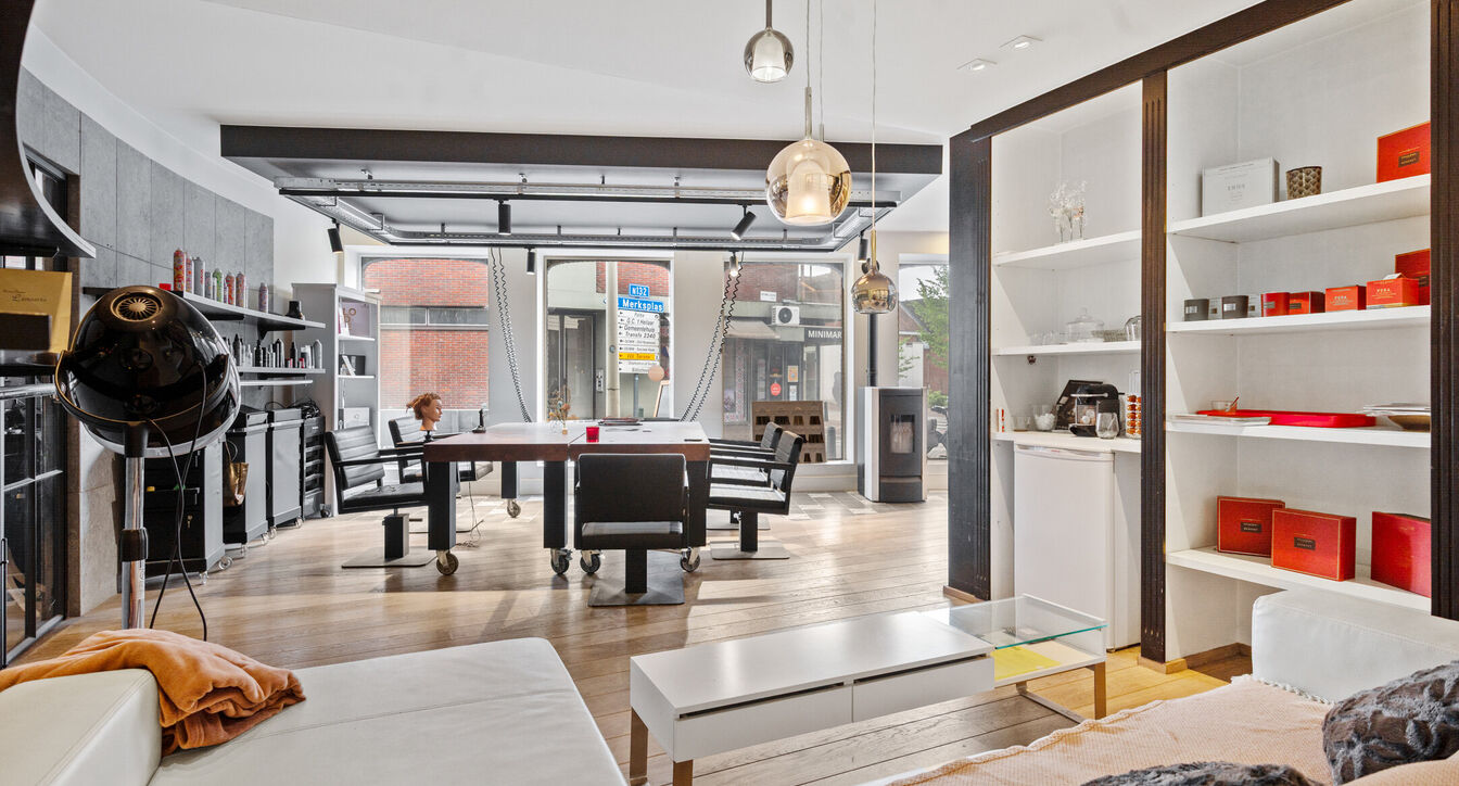 Commerci&euml;le building te koop in Beerse