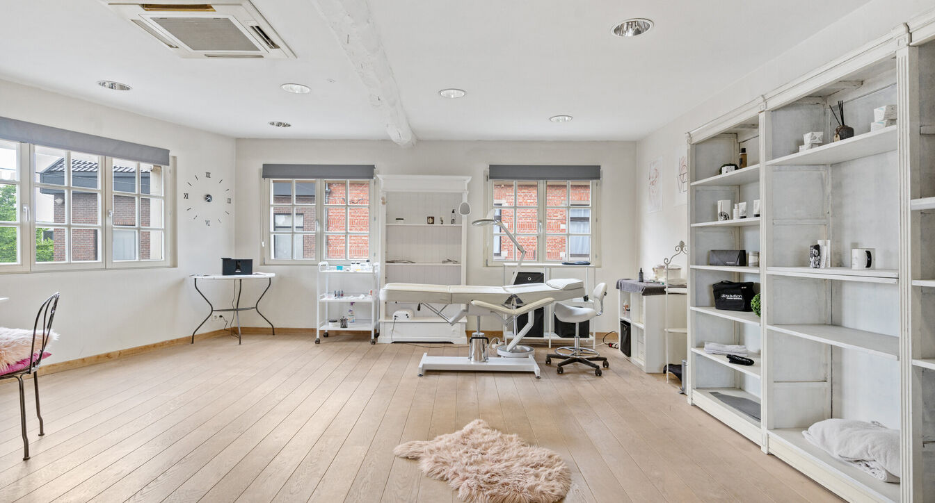 Commerci&euml;le building te koop in Beerse