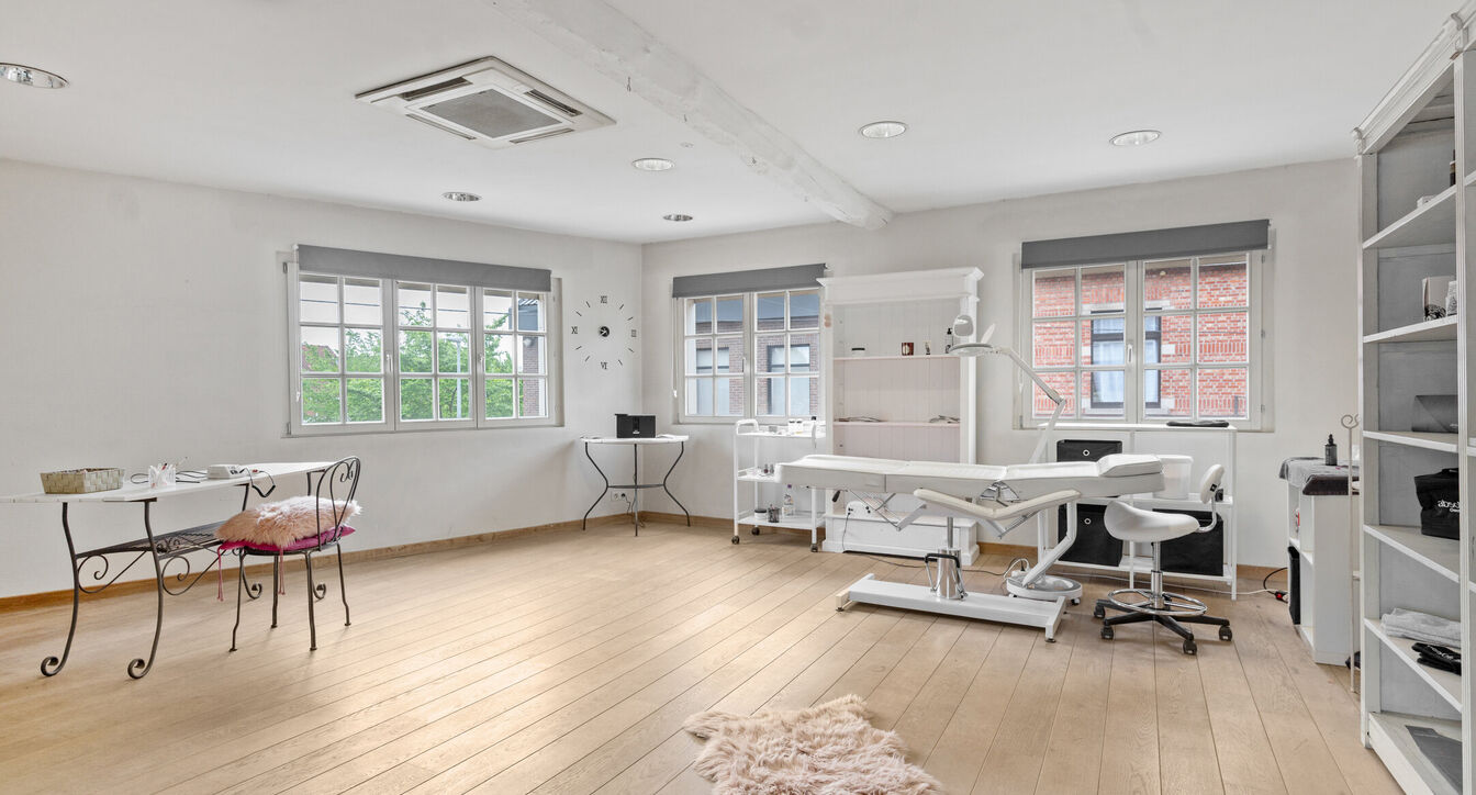 Commerci&euml;le building te koop in Beerse