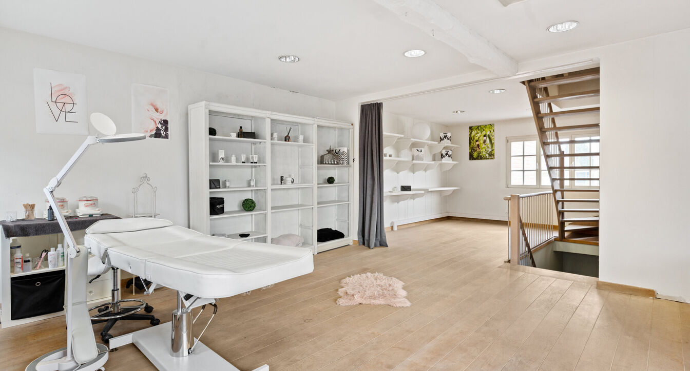 Commerci&euml;le building te koop in Beerse