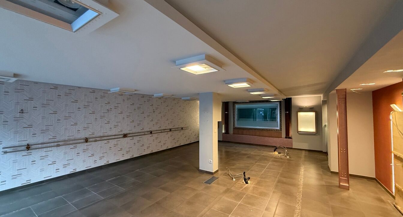 Gebouw voor gemengd gebruik te huur in Mol