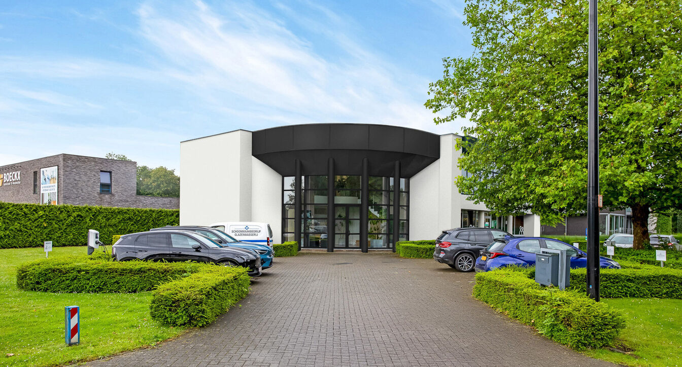 Kantoorgebouw te koop in Lille